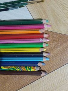 Colored Pencils &amp; Brushes Set