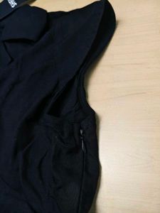 Chic Black Sleeveless Top