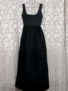 Classic Black Sleeveless Midi Dress