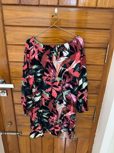 Vibrant Floral Print Tunic Top 🍎🕋🔆