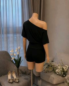 Black Solid One Shoulder Top 🖤