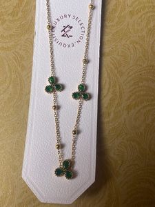 Elegant Clover Necklace &amp; Earring Set