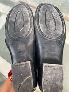 Stylish Black Flip-Flops for Women