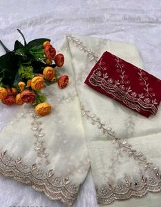A white beautiful saare with Pinteresty look