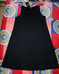 Classic Black Sleeveless Midi Dress