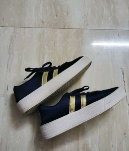 Stylish Navy &amp; Gold Sneakers