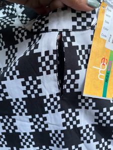 Black-white high low top
