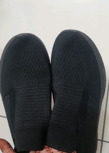 unisex.black shoes