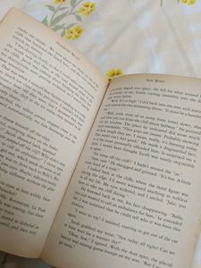 New Moon by Stephenie Meyer