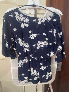🎉LAST PRICE 🎉Blue Floral Top