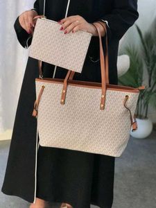 MICHAEL KORS**JET SET LARGE TOTE BAG WITH ZIP*