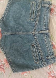 Low-rise distressed denim shorts