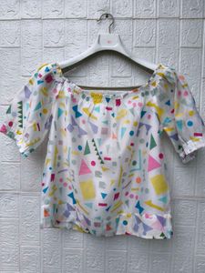 New with tag Korean Off-Shoulder Geometric Print T