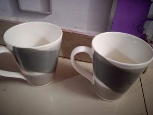 A PAIR OF MUGS WITH MOSAIC COLOUR EFFECT
