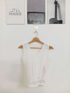 Chic White Sleeveless Top with Floral Embroidery