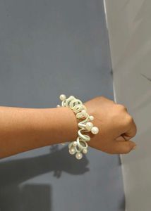 Elegant Pearl Swirl Bracelet