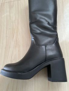 Chic Black Knee-High Boots