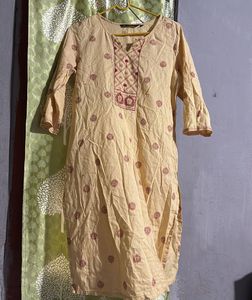 Avaasa Elegant Yellow Embroidered Kurta