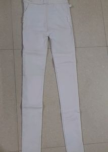 WHITE STRECHABLE JEGGING PANT|