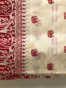 Off White Printed Saree(Women’s)