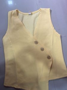 Chic Sleeveless V-Neck Button-Up Top