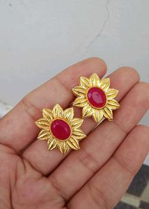 Elegant Ruby &amp; Gold Tone Stud Earrings