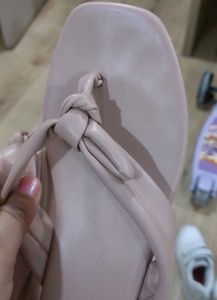 ginger beige Bow Flip Flops size 37
