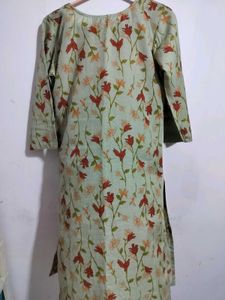Floral Print Kurta set with Embellished Neckline