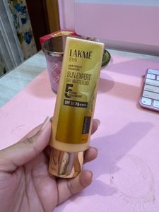 Lakme Sun Expert Dry Matte Fluid SPF 50