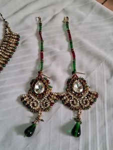 Exquisite Kundan Necklace &amp; Earring Set