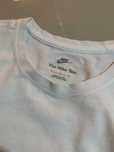 Nike White Graphic Tee