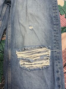 H&amp;M baggy blue ripped jeans perfect for summers