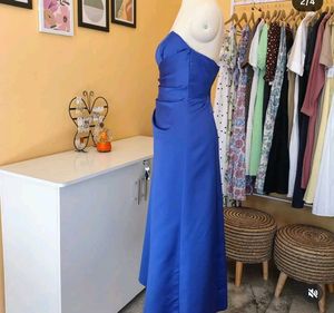 Elegant Blue Strapless Midi Dress