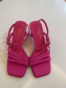 Chic Pink Strappy Flat Sandals