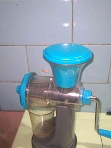 Hand Mini Juicer