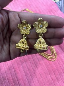 Elegant Gold Tone Necklace and Earring Set