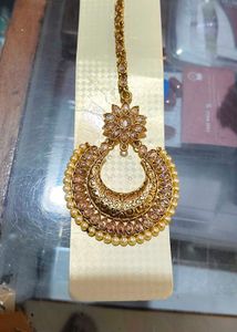 Exquisite Maang Tikka with Pearls