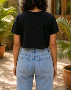 Black "California West Coast" Cropped Tee
