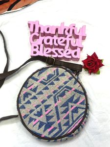 Geometric Print Round Crossbody Bag+ free surprise