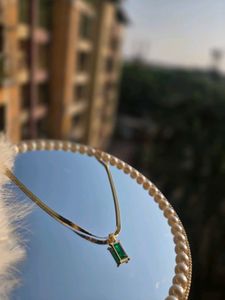Elegant Emerald Pendant Necklace
