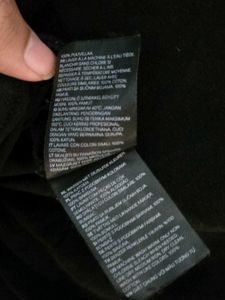 H&amp;M Solid Black Curved Hem Long Fit T-Shirt