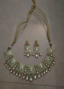 Elegant Mint Green Kundan Necklace Set