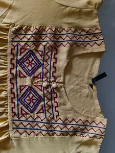 Yellow Top With Red&amp;Blue Embroiderypuff Cuff Sleev