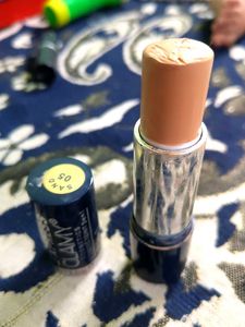 Express Clamy 3 in 1 foundation