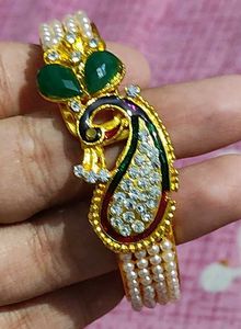 Elegant Gold-Plated Bangle