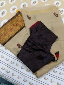 Elegant Cream Saree with Floral Motifs