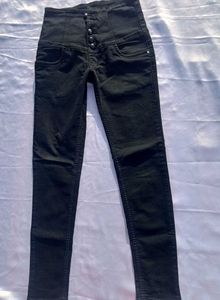 High Waisted Buttoned Jeans