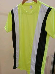 Beautiful Bright Green Tshirt Comfortable For Summ