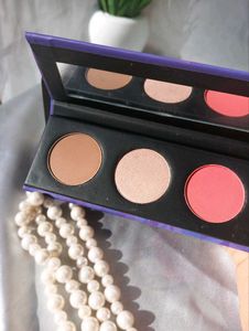 Makeup Palette with Bronzer, Blush & Highlighter