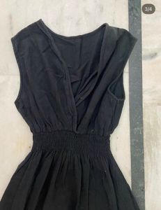 Sleeveless V-Neck Black Maxi Dress